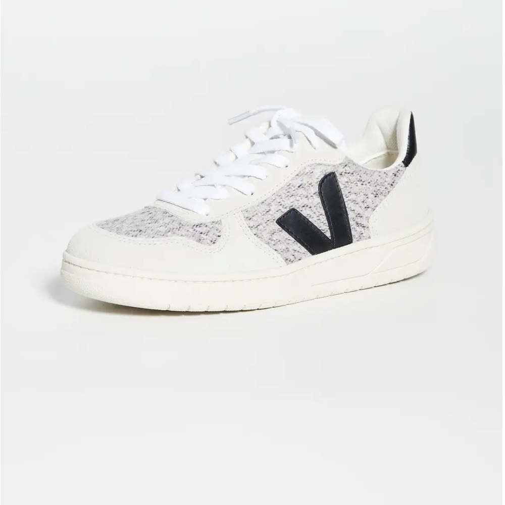 NWOT Veja Sneakers